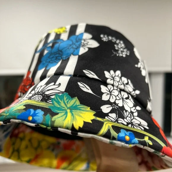 Versace hat - Picture 2 of 4